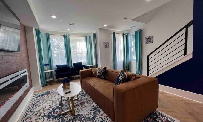 Trinidad House | Spectacular 3B Rooftop Penthouse+TV+DC views