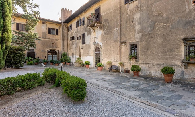 Vicopisano Apartment | Spectacular apartment in historic mansion from the 1400s