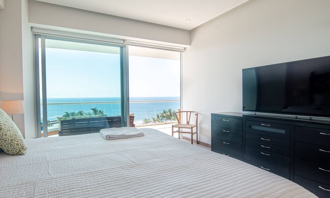 Flamingos Condo | Spectacular Beach front 2 Bedroom Condo