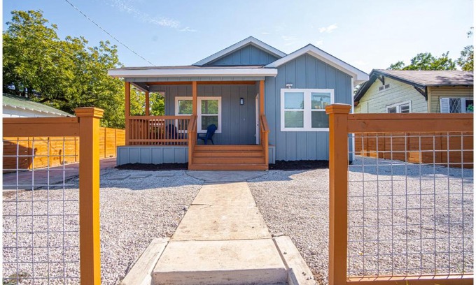 Eastside Promise Neighborhood House | Spectacular Brand New 4BR2.5BA Near DT Riverwalk