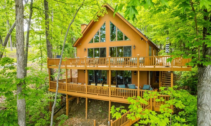 Naples House | SPECTACULAR CANANDAIGUA LAKE TREE TOP CABIN!