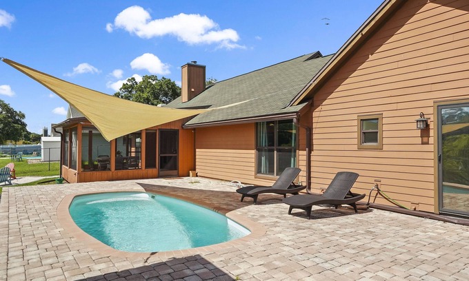 Pinellas Park House | Spectacular home with outdoor POOL and LAKE view (62nd St N)