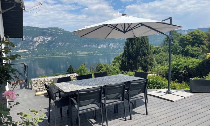 Conjux Villa | Spectacular Lake View Luxury Villa in Conjux