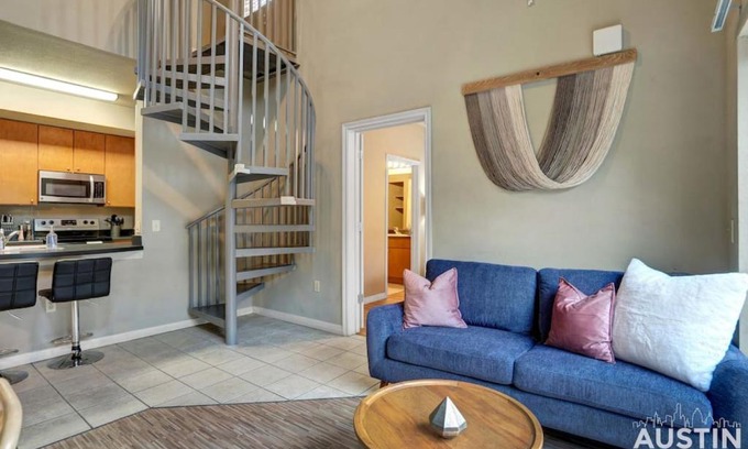West Campus Apartment | Spectacular Location West Campus Apt for 8 plus Loft