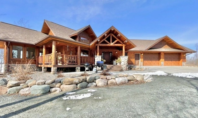 Grand Rapids House | Spectacular Log Home on Pristine Deer Lake in Northern Minnesota