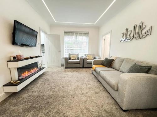 King's Park Apartment | Spectacular Modern Glasgow Home Luxury King Bed