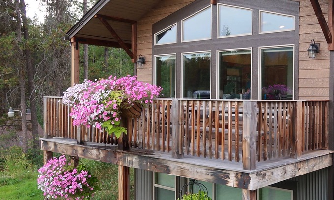 West Glacier Ski Chalet | Spectacular Mountain Views located 1 mile from Glacier National Park