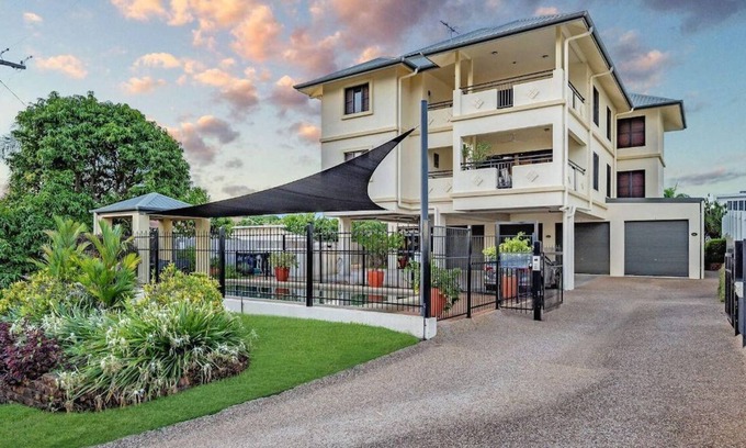 Townsville Apartment | Spectacular Nightlights in this 3Bed 2Bath Apartme
