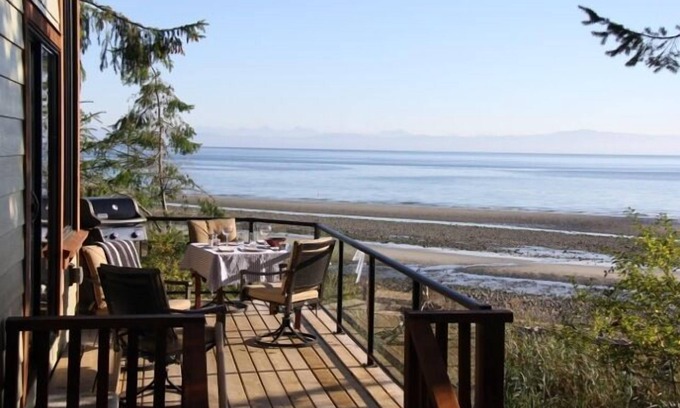 Regional District of Nanaimo House | Spectacular ocean side experience at this stunning 1 bdm home, Qualicum Bay