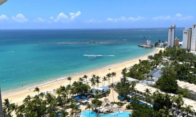 Isla Verde Apartment | Spectacular Oceanfront PH-Coral Beach