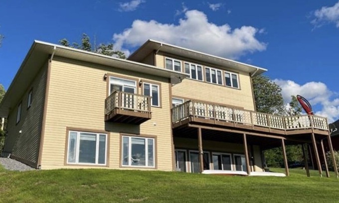 Sutton Cottage | Spectacular & Peaceful cottage with Lake!