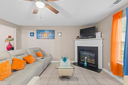 Stockbridge House | Spectacular Quiet Townhome with Modern Comfort