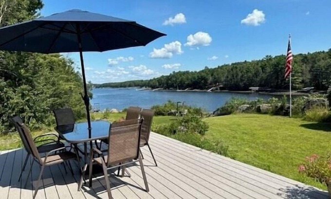 Wiscasset House | Spectacular sunrises,cozy vintage home on the water in Wiscasset, ME-Adults only
