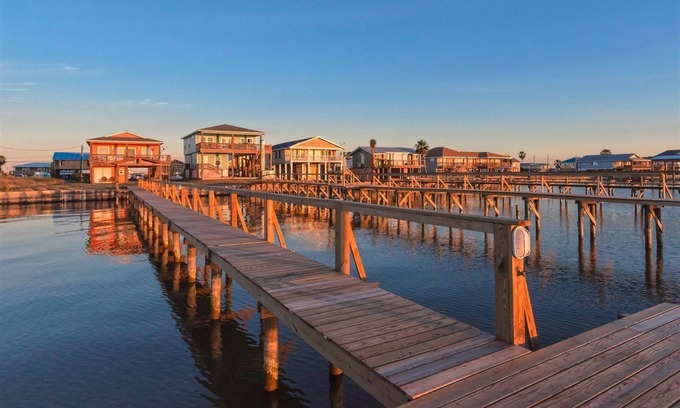 Rockport House | Spectacular sunsets and great fishing on Copano Bay!