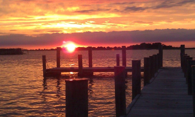 Tylerton House | Spectacular Sunsets- Waterfront Home On Smith Island