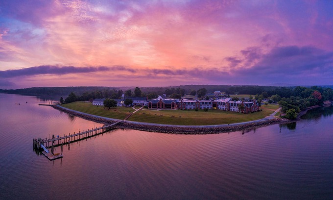 North East Resort | Spectacular Top Floor Deluxe Suite with Beautiful View & More!