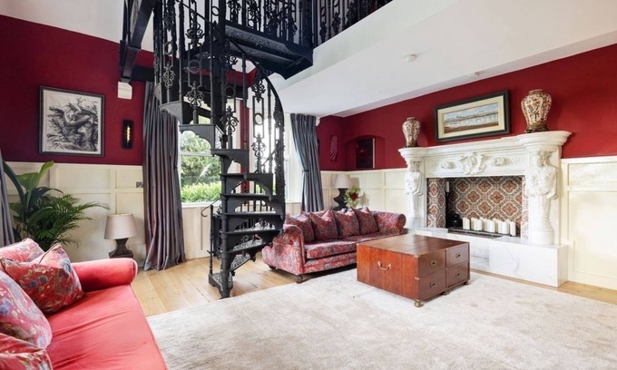 Bray Apartment | Spectacular Victorian unique home