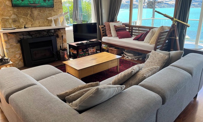 Wainui House | Spectacular views at Wainui Waterfront haven - Piwakawaka Retreat