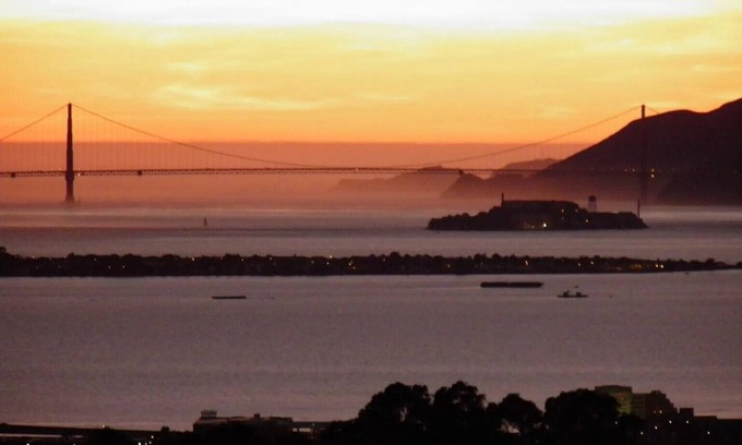 Upper Rockridge House | Spectacular views of Golden Gate & Alcatraz- 4 BR,3.5 BA home in Upper Rockridge