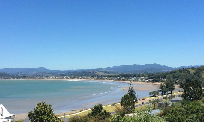 Whitianga House | Spectacular Views Over Mercury Bay