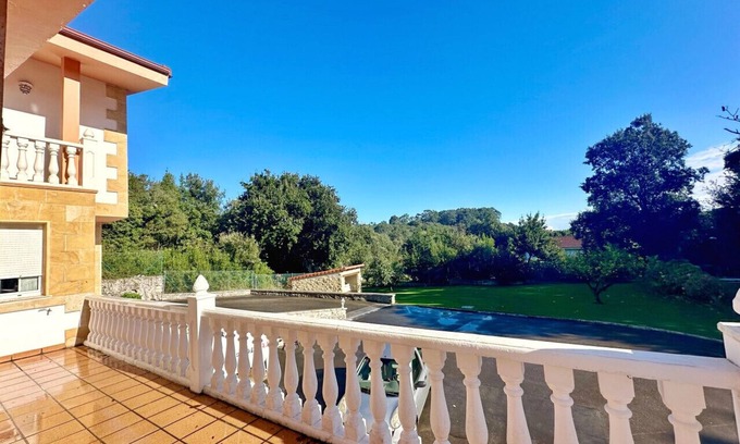 Isla House | Spectacular villa in Isla