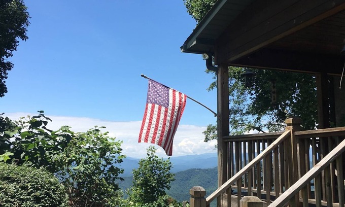 Bryson City Cabin | Spectacular Westward View.