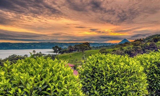 Tronadora Villa | Spellbinding views, 4 full suites, Hot Tub!
