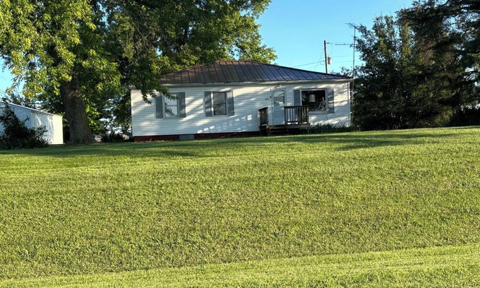 Monroe City Other | SPENCER FAMILY FARMHOUSE, minutes from Indian Creek Marina on Mark Twain Lake.