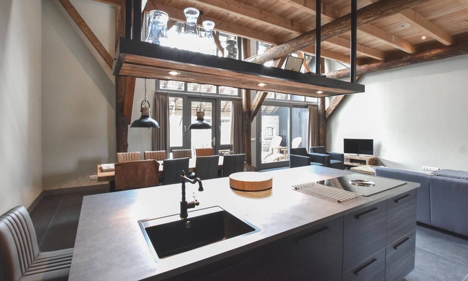 Dwingeloo House | Spend a relaxing family vacation in this comfortable vacation home with outdoor wellness.
