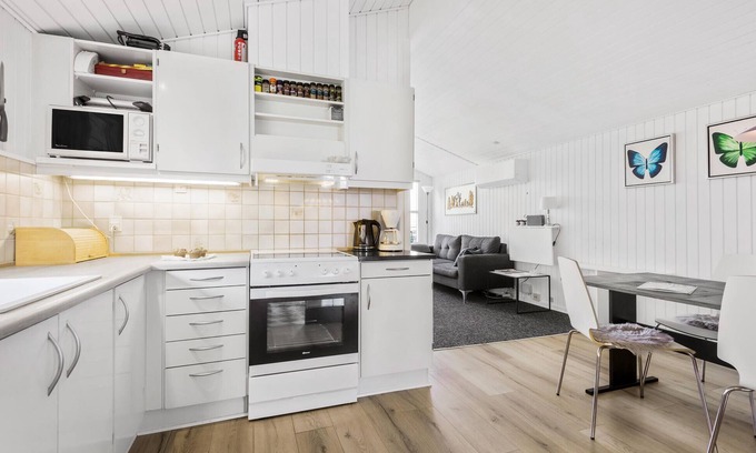 Sjaelborg House | Spend a relaxing holiday in this holiday home on Ho Bay.