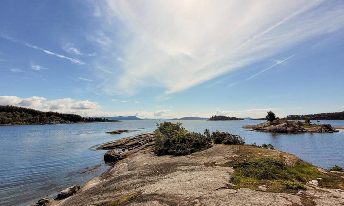 Nedstrand House | Spend relaxing summer days in this spacious vacation home on the peninsula, Nedstrand.