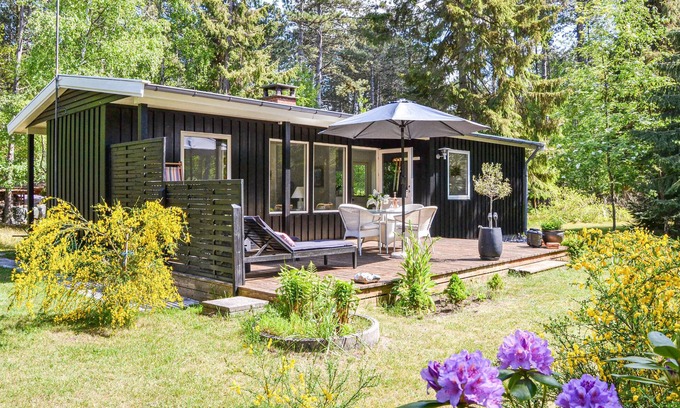 Store Fuglede House | Spend your vacation in this inviting vacation home close to the beach.