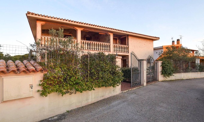 Eden Beach House | Spend your vacation in this beautiful vacation home in Sardinia.