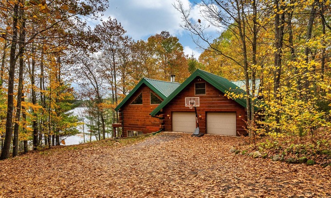 Iron River Cabin | Spiderlake Retreat Log Cabin LakeHouse w/private Pier 4BR 3BA