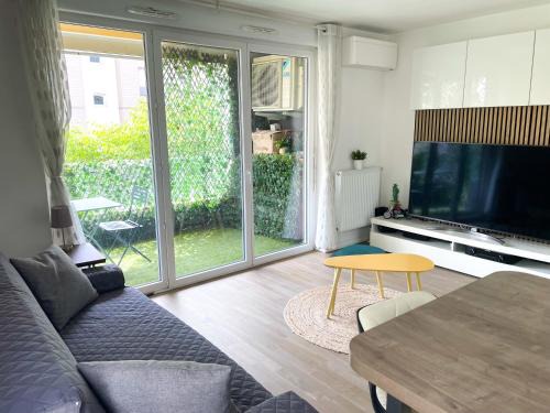 Universite Apartment | Splendid modern Duplex with 4 bedrooms, very close to Paris, metro "RER A" at 250m, Fast wifi, parking