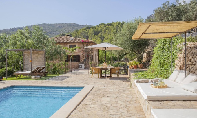 Esporles Ski Chalet | Splendid Villa With Nice Views Over the Valley