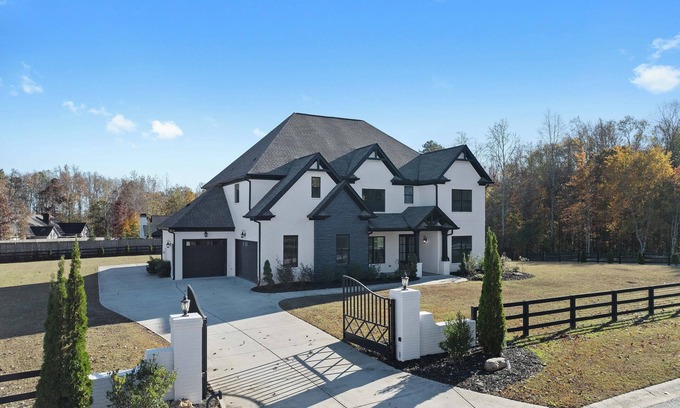 Buford House | Splurge In Luxury