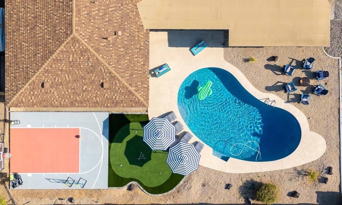 Glendale House | Sport Court | Private Heated Pool | Mini Golf & More