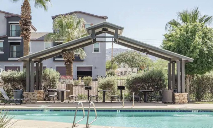 South Mountain House | Sports fans & Foodies King with Balcony, Queen, pool minutes to Golf & Airport