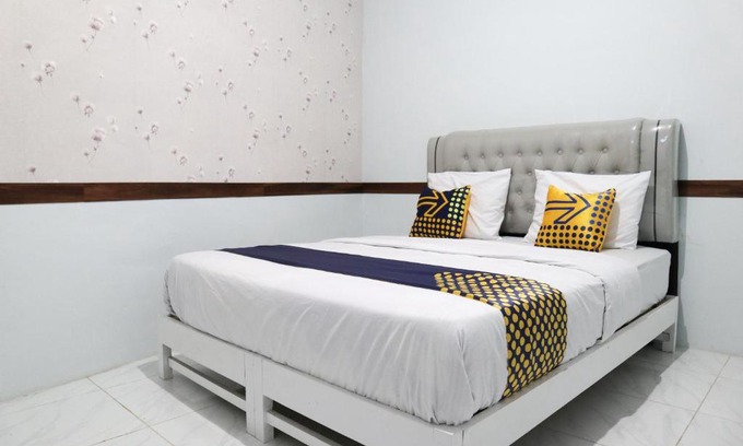 Padang Hotel | SPOT ON 1944 Inezdior