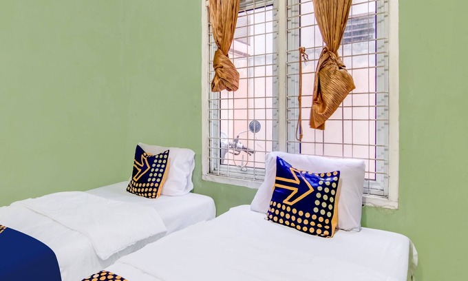 Pekanbaru Hotel | SPOT ON 91875 Nayla Homestay Syariah Near Koro Koro Panam, Karaoke, Pool, & Cafe