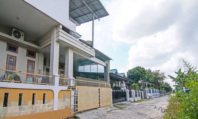 Pekanbaru Hotel | SPOT ON 91958 Flamboyan 25 Homestay Syariah