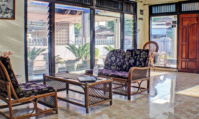 Bandar Lampung Hotel | SPOT ON 92682 Badar Guest House Syariah