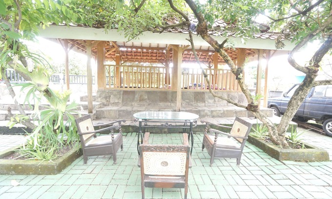 Mojokerto Hotel | SPOT ON 93612 Kencana Homestay Syariah Near Masjid AL-BAROKAH Kanyuran
