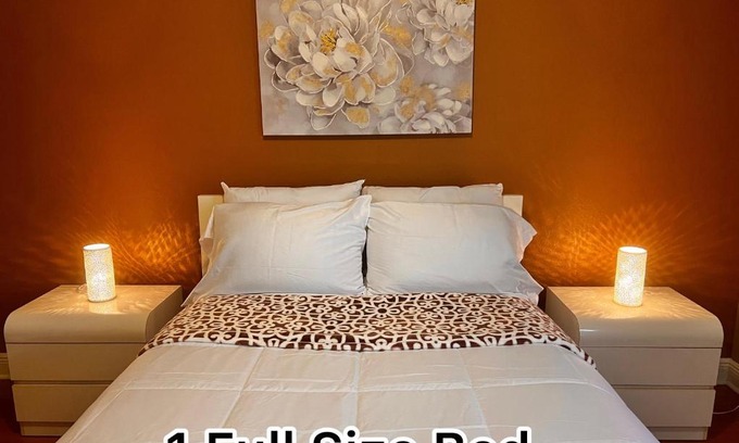 Orlando House | Spotless guest room with shared bathroom
