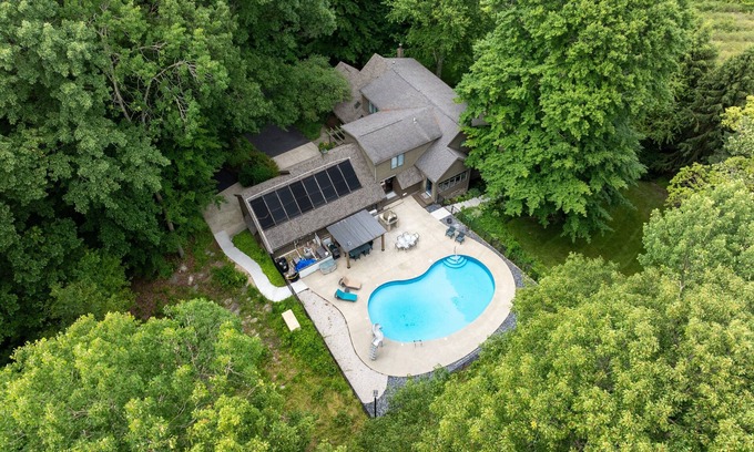West Olive House | Sprawling 14.75 acre destination with private pool and hot tub