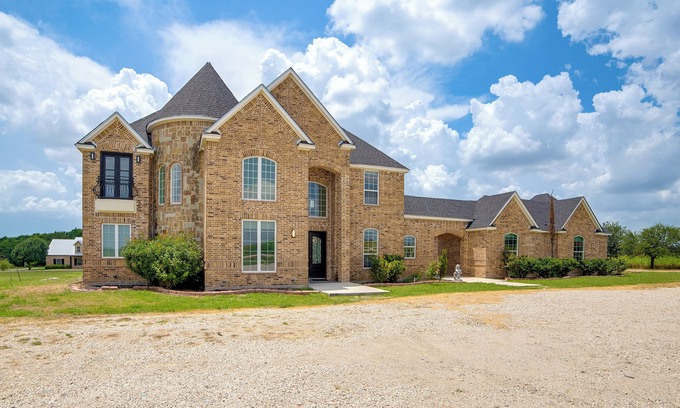 Weston House | Sprawling Countryside Home in Dallas Area