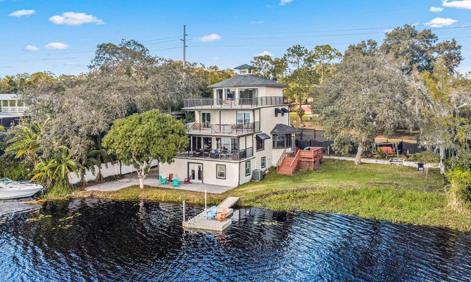 Temple Crest House | Sprawling river view estate with game room, dock, kayaks, grill, & fishing gear