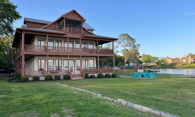Cedar Creek Reservoir House | Sprawling Waterfront Haven with Private Dock & Boat Rental Option