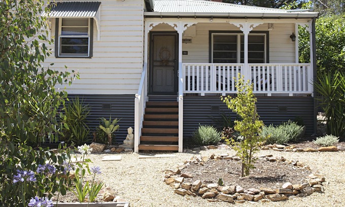 Hepburn Springs House | Spring Creek Cottage Hepburn - Self Contained solitary Pet Friendly Haven